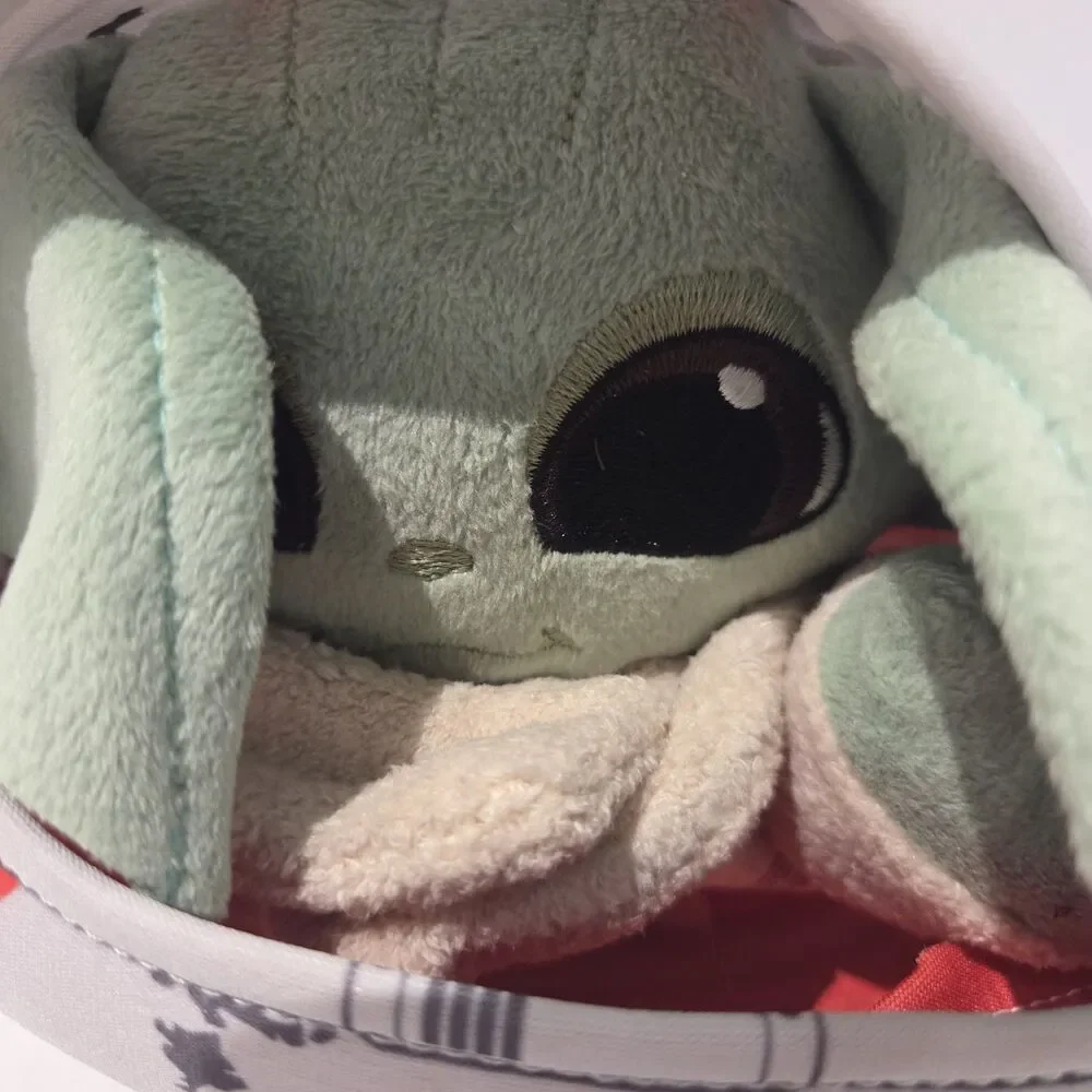 Star Wars Mandalorian The Child Bounty Collection Hideaway Plush Toy Baby Yoda